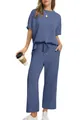 Detail van een blauwe zomer lounge set met korte mouwen top en wijde pijpen cropped broek - S / Boven- En Onderstuk / Marineblauw