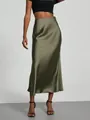 Eleganter olivgrüner Satin-Midirock mit hoher Taille und glänzendem Finish für Damen - S / Unterteile / Armeegrün