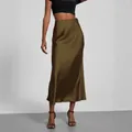 Eleganter olivgrüner Satin-Maxirock mit hoher Taille und einem glänzendem Finish - Kaffeebraun