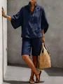 Completo due pezzi in lino blu scuro con camicia a maniche corte e pantaloncini casual da donna. - Blu scuro