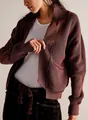 Detailansicht der Damen-Strickjacke mit Patchwork-Design in herbstlichem Braunton - Kaffeebraun