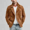 Dettaglio della giacca doppiopetto da uomo in camoscio color cammello stile vintage - Taglia S / Top / Kaki