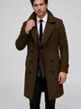 Dettaglio di un cappotto lungo in lana marrone a doppiopetto da uomo con rever - Marrone chiaro