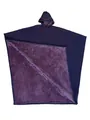 Vista dettagliata del poncho con cappuccio oversize con fodera in pile viola per l'inverno - Taglia unica / Top / Viola