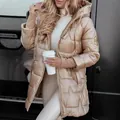 Modische champagnergoldene mittellange Kapuzenjacke mit Sternsteppung für Damen - S / Oberteile / Champagner