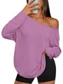 Vue détaillée du t-shirt à manches longues violet à épaules dénudées pour femme, coupe ample. - Violet