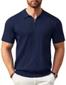 Nahaufnahme eines dunkelblauen Herren-Poloshirts aus Rippstrick mit Reißverschluss. - Marineblau