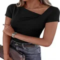 Détail montrant l'encolure asymétrique et les plis d'un t-shirt noir ajusté pour femme - S / Hauts / Noir