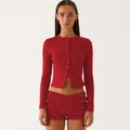 Vista frontal de cárdigan rojo ajustado con pantalones cortos a juego - S / Tops / Rojo