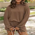 Detail of brown ribbed two-piece set with long sleeve top and high waist shorts - S / Top And Bottom / Brown