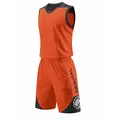Detailansicht des orange-schwarzen Basketball-Trikot-Sets aus atmungsaktivem Stoff. - Orange