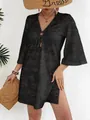 Vista detallada del vestido playero sexy de encaje negro con cuello en V y diseño de calado - S / Tops / Negro