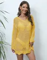 Dettaglio di un elegante copricostume giallo in maglia traforata con trama all'uncinetto - Giallo