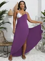 Lila Strandkleid in Übergröße, unregelmäßiges Design, getragen über einem Bikini - Lila