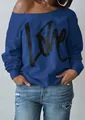 Detailansicht des blauen schulterfreien Sweatshirts mit markantem schwarzen LOVE-Schriftzug - Saphirblau