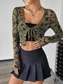 Elegante top de malla transparente para mujer con estampado floral, flocado y lazo frontal. - S / Tops / Verde Militar