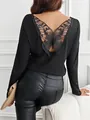 Détail d'un haut noir côtelé à manches longues avec dentelle papillon dans le dos - XL / Hauts / Noir