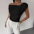 Elegante top corto smanicato nero con spalla inclinata e pieghe drappeggiate da donna - Taglia S / Top / Nero