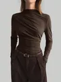 Elegante donkerbruine asymmetrische top met hoge hals en lange mouwen voor dames - S / Tops / Bruin