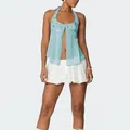 Detailansicht eines hellblauen Chiffon-Neckholder-Tops mit Pailletten und Schlitz - S / Oberteile / Blau