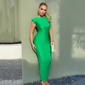 Elegante abito lungo verde aderente con maniche corte e silhouette che snellisce la vita - Taglia S / Top E Pantaloni / Verde