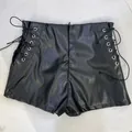 Primer plano de pantalones cortos negros de cuero sintético con cordones laterales - S / Bottoms / Negro