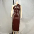 Schickes braunes Ein-Schulter-Midikleid aus Kunstleder mit enger Passform und Reißverschluss - S / Ein-Schulter-Kleid (16539) / Dunkelbraun
