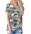 Detalle del estampado de camuflaje de silueta de gato en una camiseta gris. - S / Tops / Gris