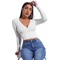 Detalle de un top corto blanco de manga larga acanalado con escote en V cruzado. - S / Tops / Blanco
