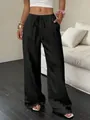 Detailopname van zwarte getextureerde casual broek met wijde pijpen, trekkoord en zakken - S / Bottoms / Zwart