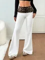 Vue détaillée du pantalon de yoga évasé blanc avec une taille haute imprimé léopard - S / Bas / Blanc