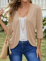 Gros plan d'un cardigan en maille beige décontracté avec manches trois-quarts sur mannequin - S / Hauts / Kaki