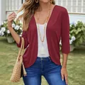 Cardigan décontracté en tricot bordeaux pour femme avec collier bohème et sac en paille. - S / Hauts / Bordeaux