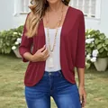 Dettaglio di un elegante cardigan in maglia bordeaux da donna con apertura frontale - Taglia S / Top / Borgogna