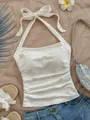Detalle de top halter blanco con textura de ondas y lazo ajustable al cuello - S / Tops / Blanco
