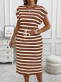 Détail de la robe à rayures marron et blanc avec cordon de serrage à la taille ajustée - XL / Robes / Marron