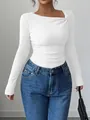 Elegante top de canalé blanco con escote fruncido asimétrico único y ajuste entallado - S / Tops / Blanco