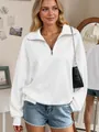 Detailansicht des weißen, übergroßen Fleece-Sweatshirts mit halbem Reißverschluss im Y2K-Stil. - S / Oberteile / Weiß
