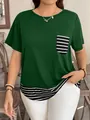Detalle de camiseta verde oscuro con bolsillo a rayas y dobladillo efecto doble. - Verde