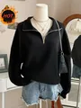 Detailansicht des schwarzen Fleece-Sweatshirts mit halbem Reißverschluss im Y2K-Stil - S / Oberteile / Schwarz
