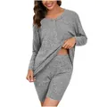 Completo da casa due pezzi in maglia a coste grigie con top a bottoni e shorts - Taglia S / Top E Pantaloni / Grigio chiaro