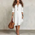 Elegante vestido blanco de tejido con cuello en V, manga media y bajo con bonitos volantes - S / Bottoms / Blanco