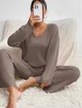 Set da casa da donna in maglia a coste marrone con top a maniche lunghe e scollo a V - XS / Top E Pantaloni / Cammello
