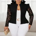 Blazer noir élégant avec manches en dentelle, fermeture éclair et col rond chic - S / Hauts / Noir