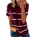 Detailansicht des bordeauxroten locker sitzenden Kurzarm-T-Shirts mit Batikstreifen - S / Oberteile / Burgunderrot