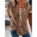 Detailweergave van dames sweatshirt met sterrenprint, lange mouwen en ritskraag - Khaki