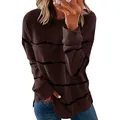 Gros plan d'un sweat-shirt marron ample pour femme avec imprimé à rayures noires horizontales - Café