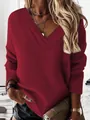Primer plano de sudadera burdeos para mujer con un original escote en V multicapa - Burdeos
