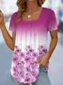 Detalle de una camiseta plisada de mujer 2024 con cuello cuadrado y estampado floral púrpura - S / Tops / Rosa rojo