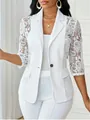 Vue détaillée des panneaux en dentelle florale sur un blazer blanc d'été pour femme - S / Hauts / Blanc